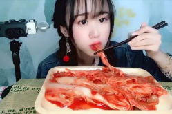 播放小姐姐胃疼照片视频,小姐姐勇敢分享生活点滴